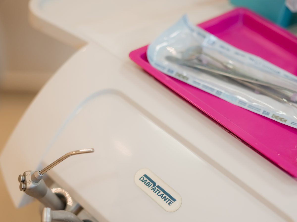 Instrumental odontológico preparado para atendimento na Oral Unic Bento Gonçalves